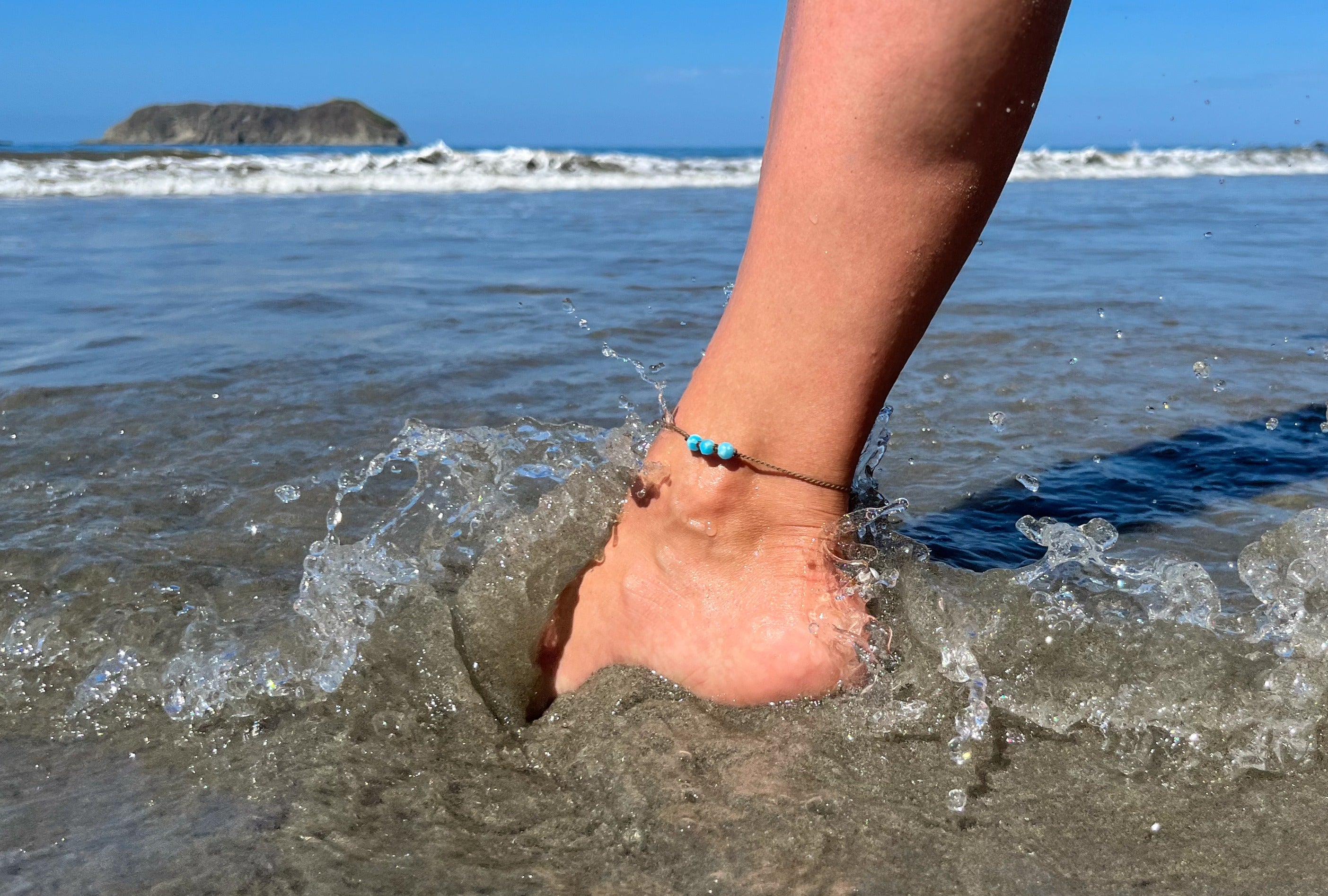truly waterproof summer jewelry rope and pearl bracelet in ocean water
