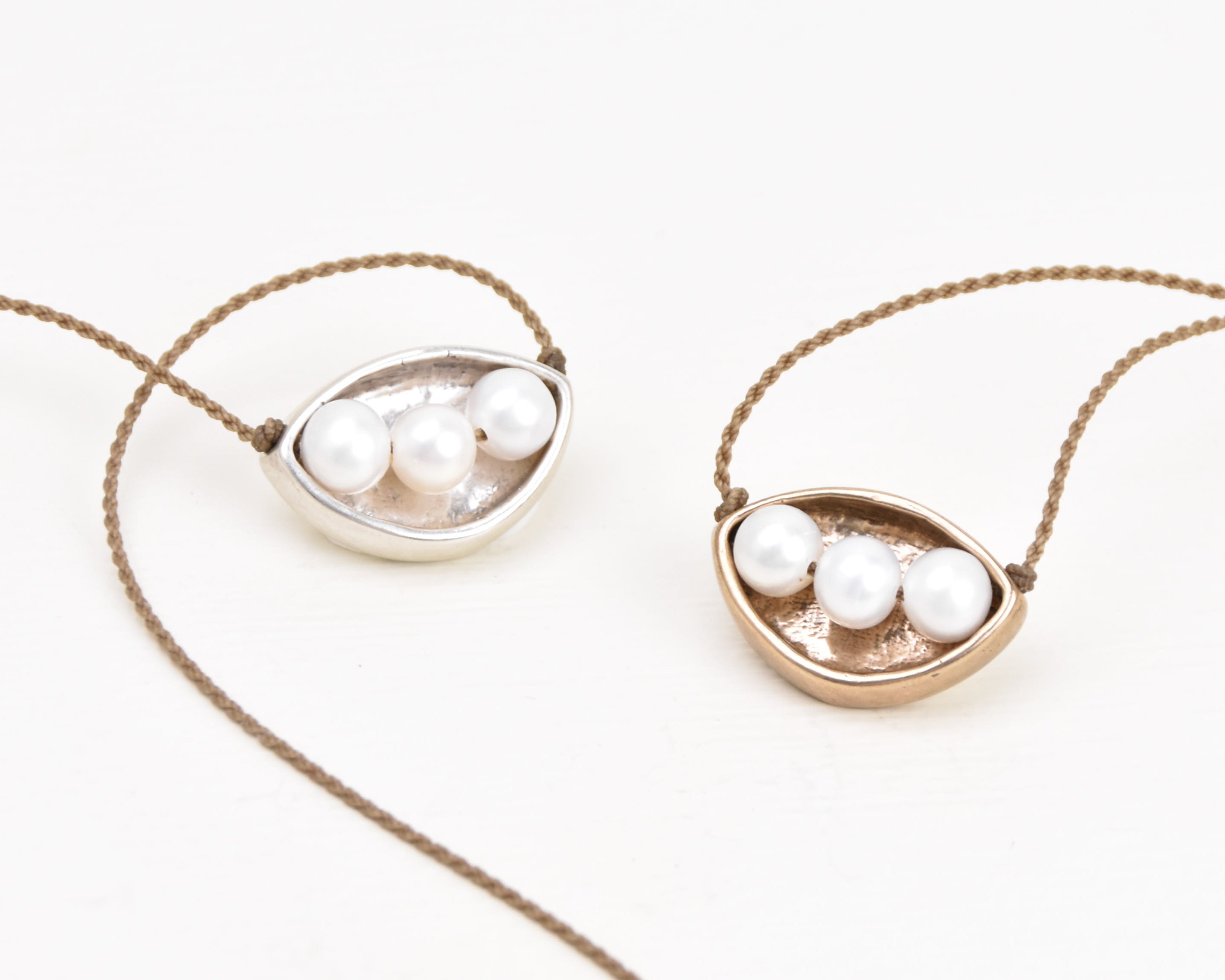 Tula Blue Metals | White Pearl
