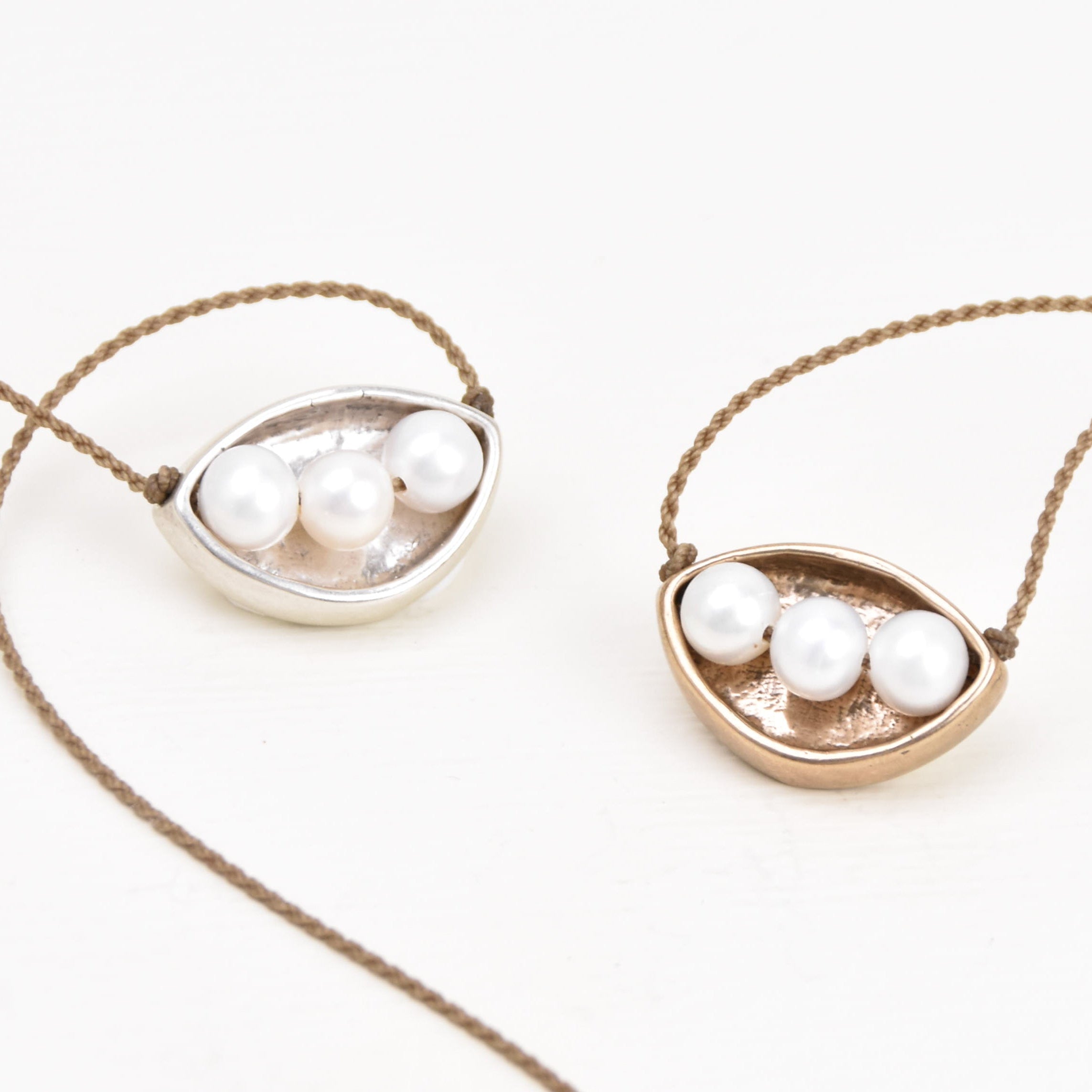 Tula Blue Metals | White Pearl