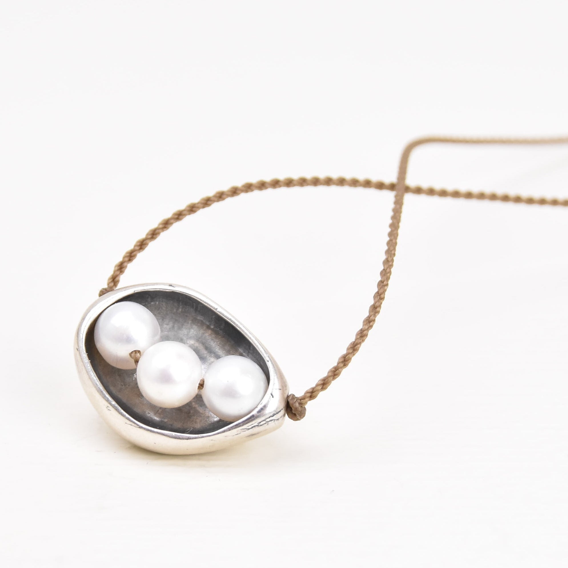 Tula Blue Metals | White Pearl