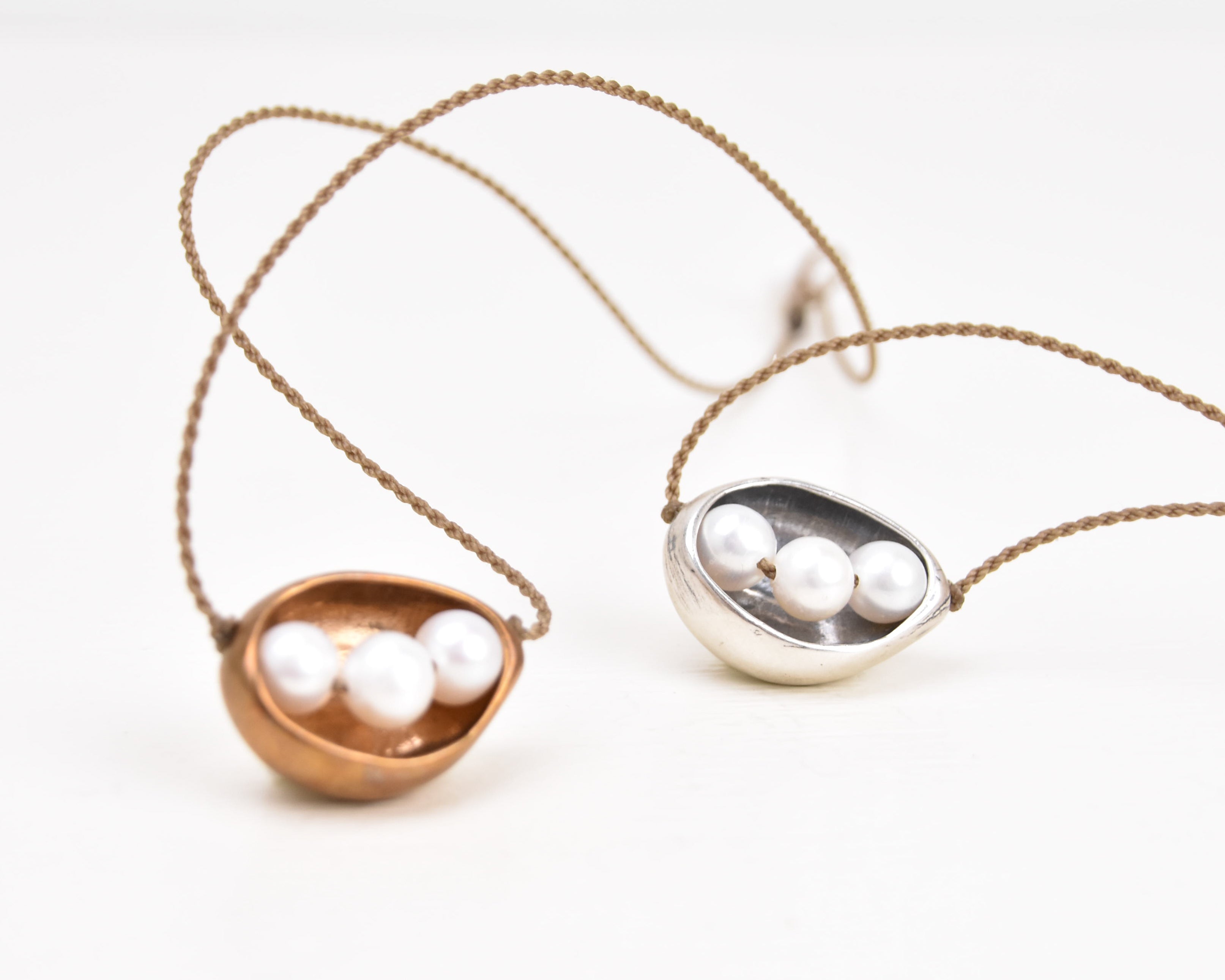 Tula Blue Metals | White Pearl