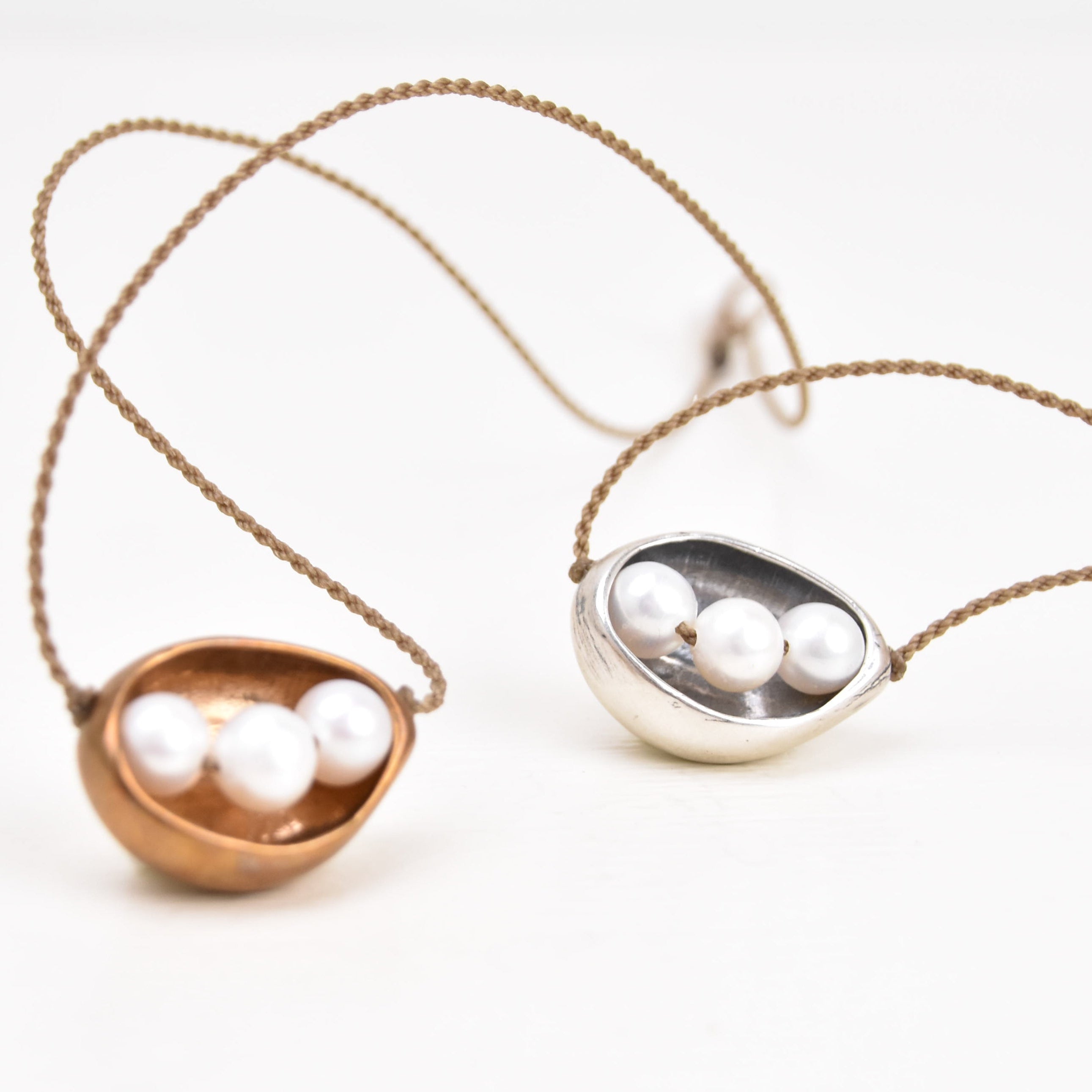 Tula Blue Metals | White Pearl