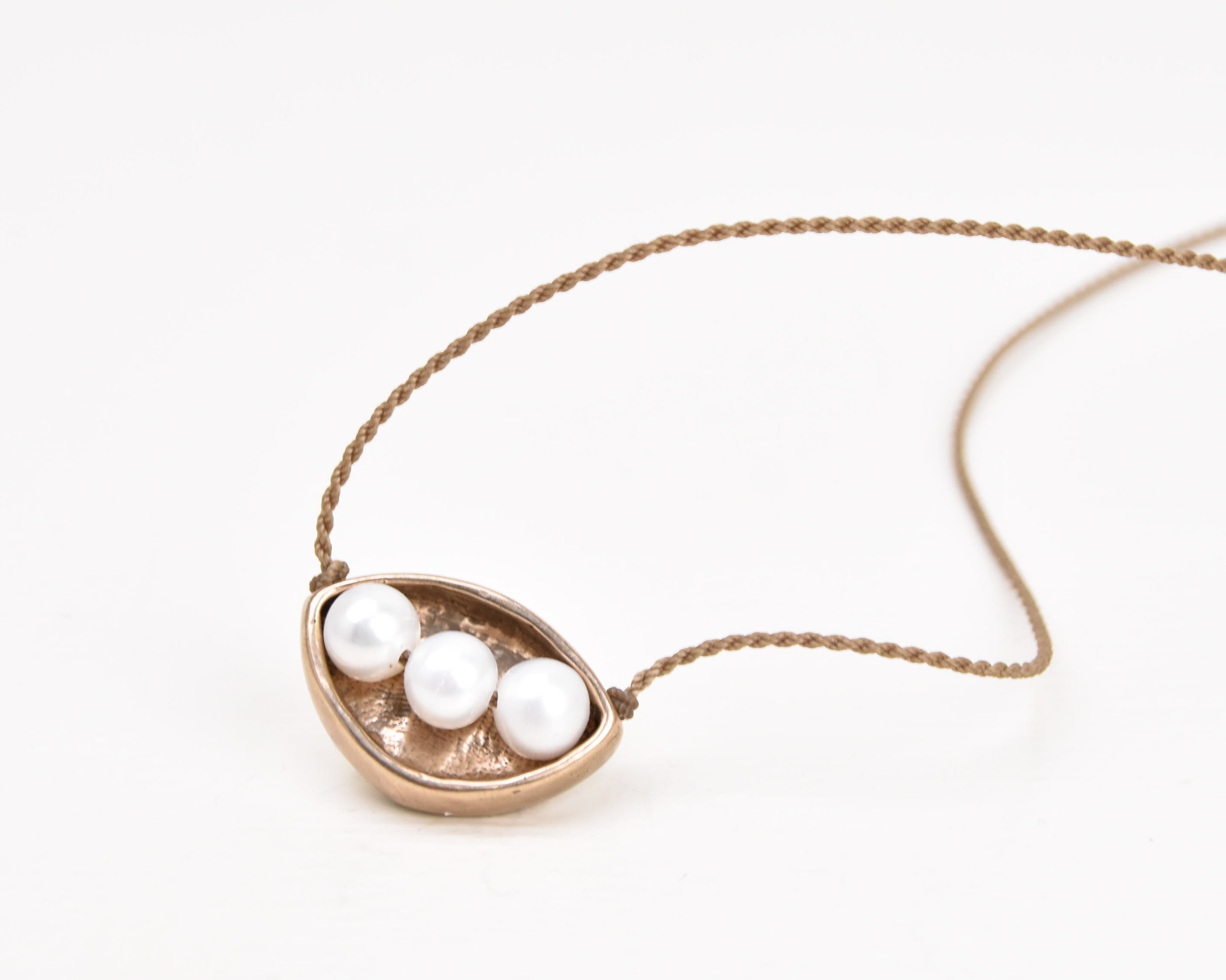 Tula Blue Metals | White Pearl