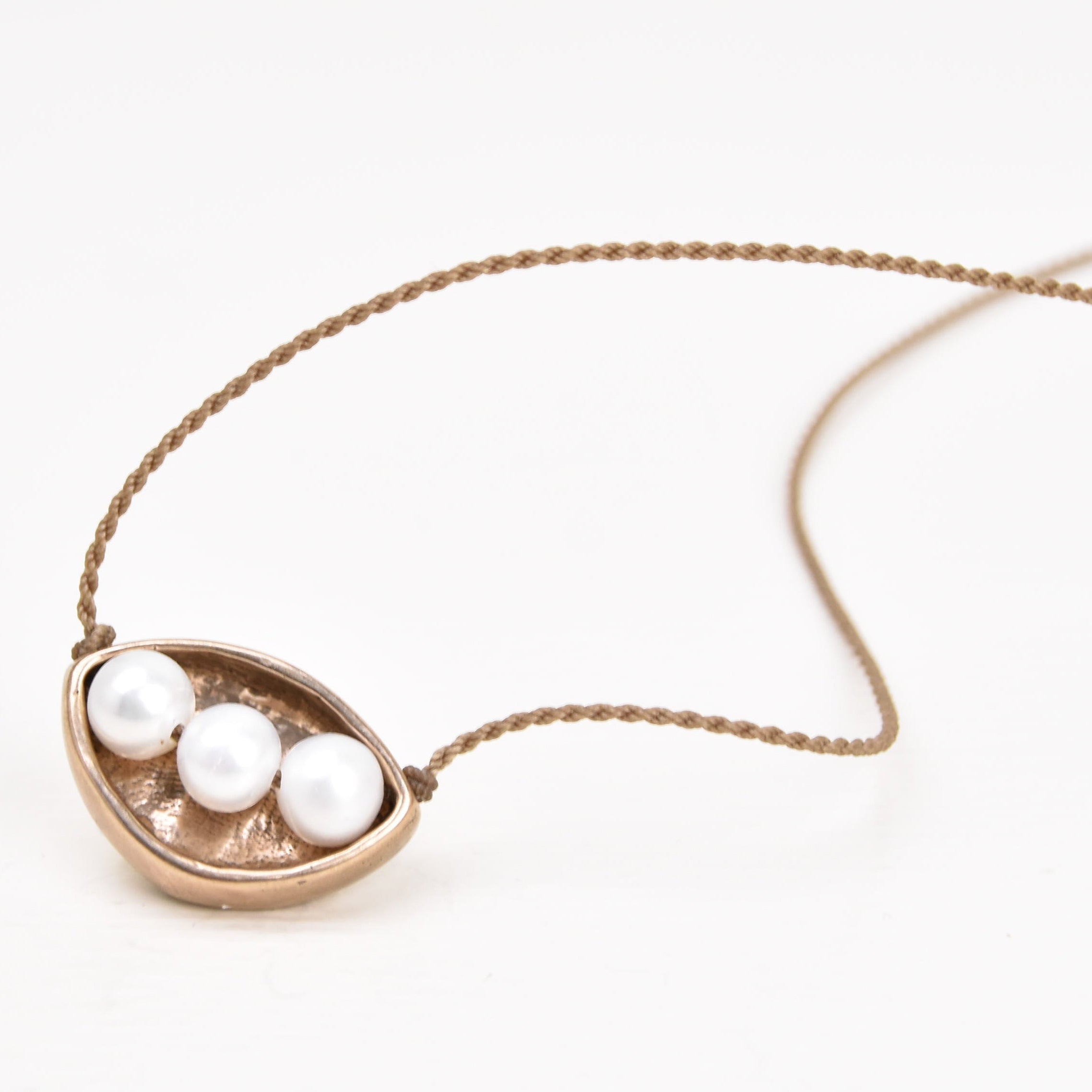 Tula Blue Metals | White Pearl