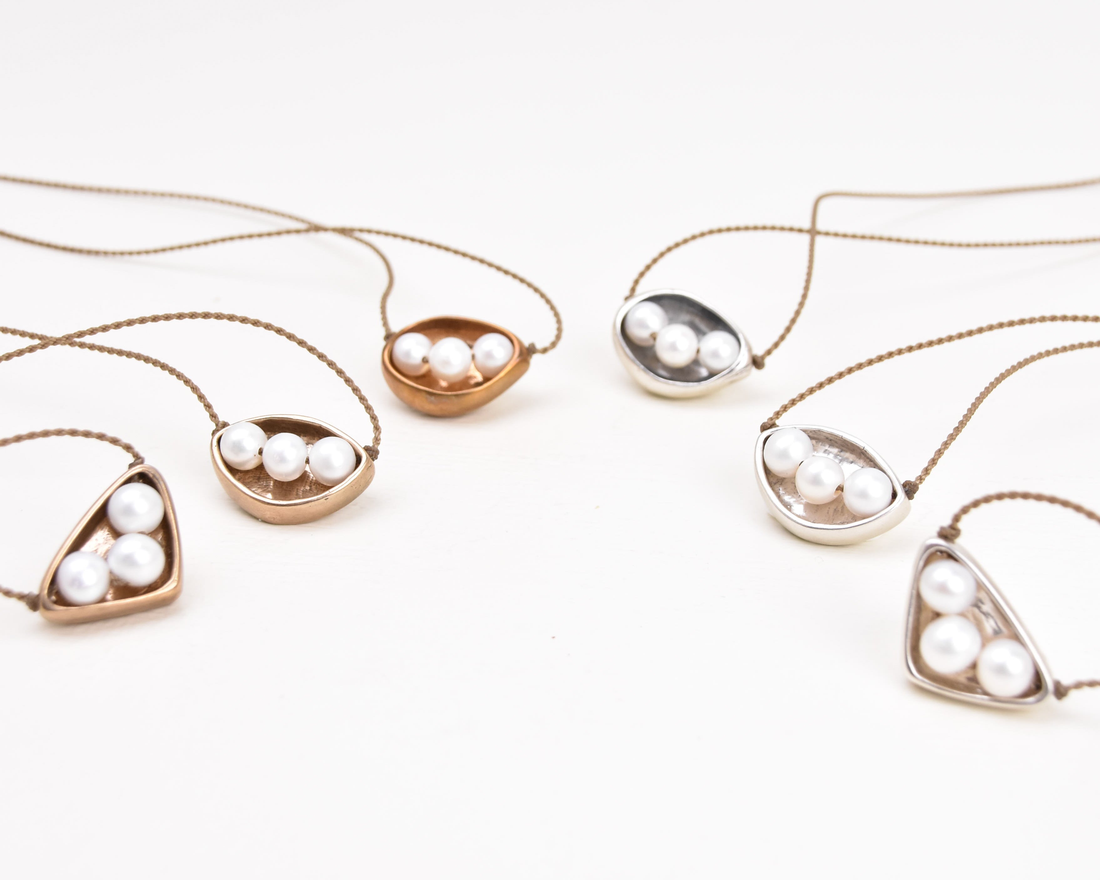 Tula Blue Metals | White Pearl