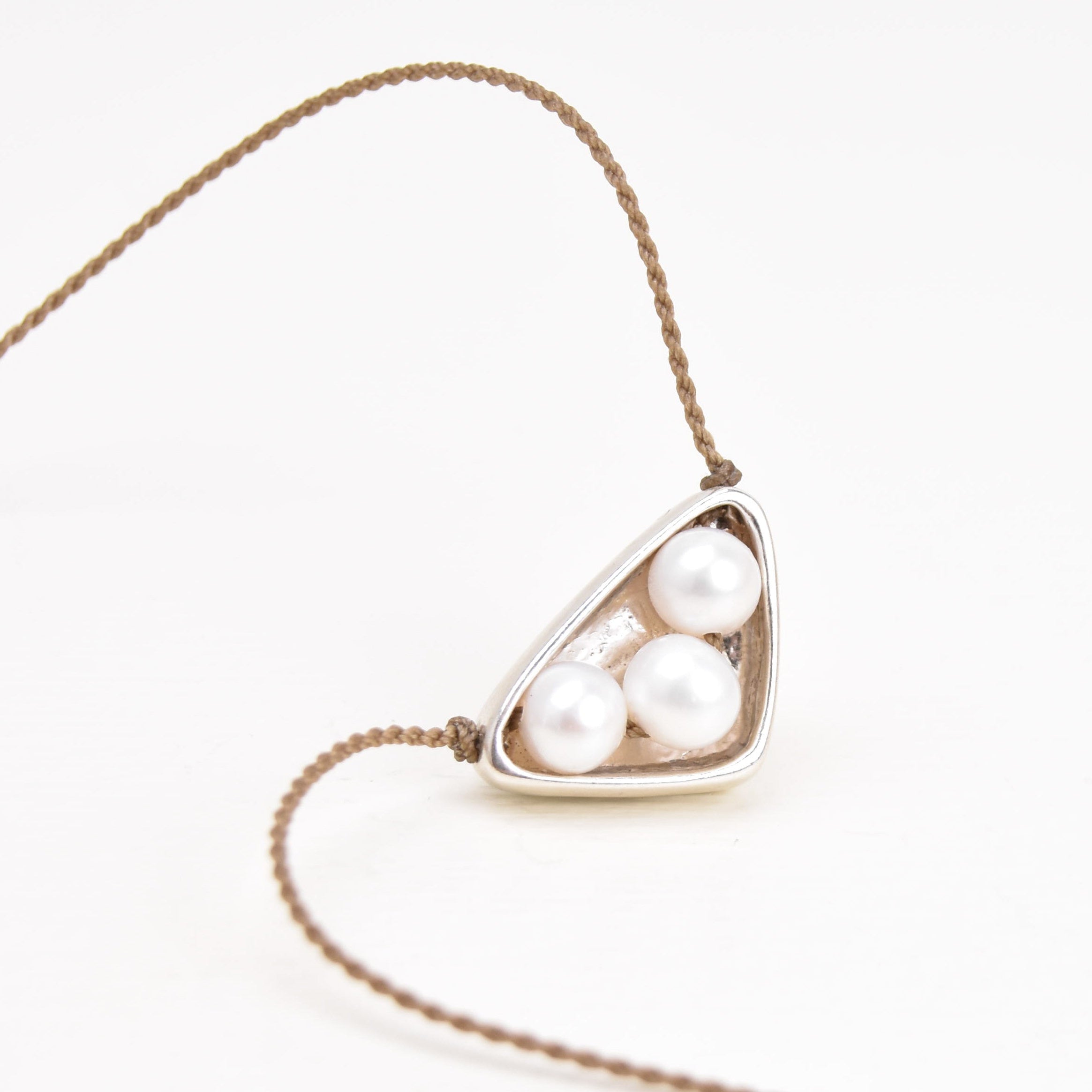 Tula Blue Metals | White Pearl