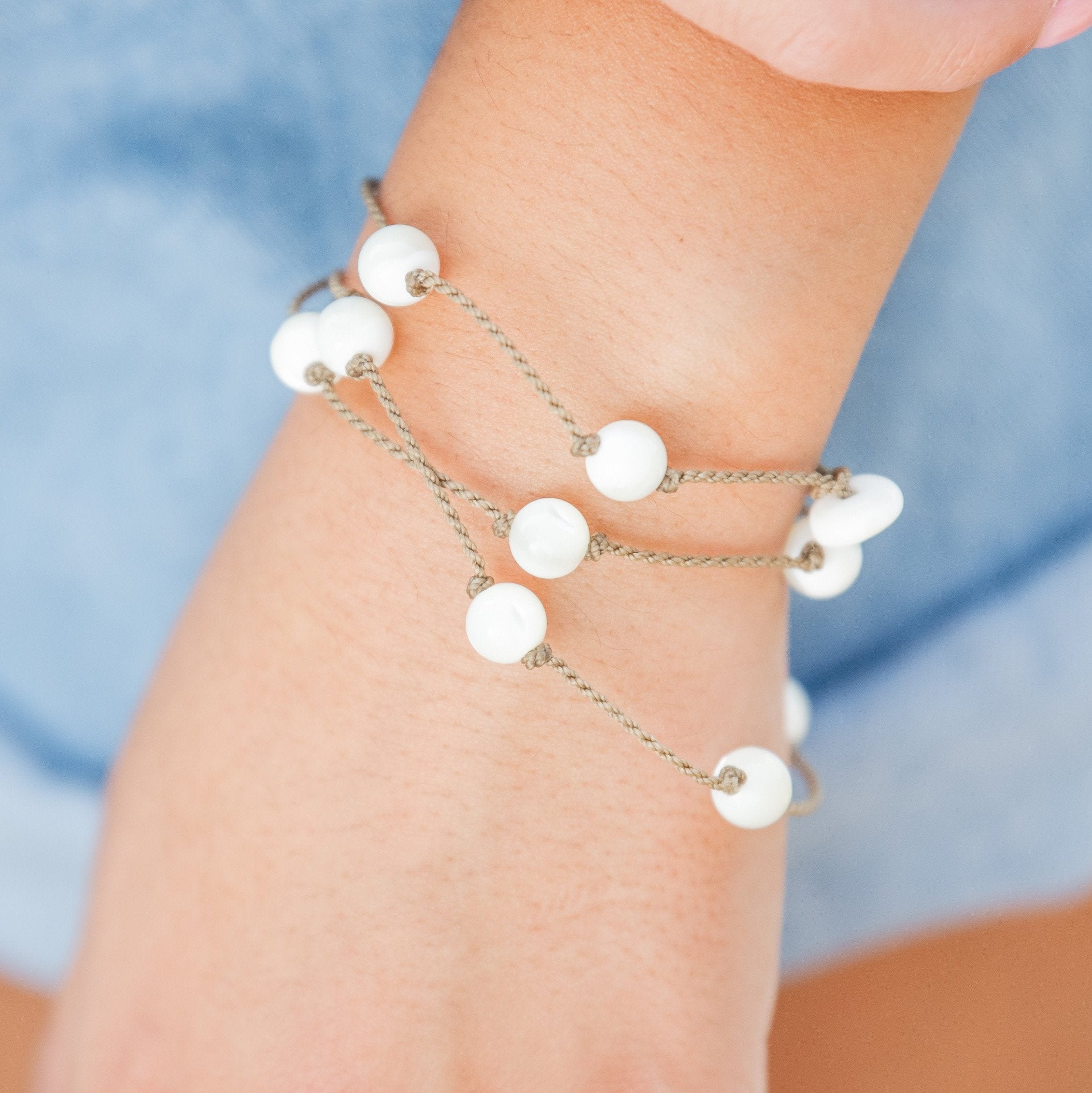Wrap-0077-White Mother of Pearl Round Medium