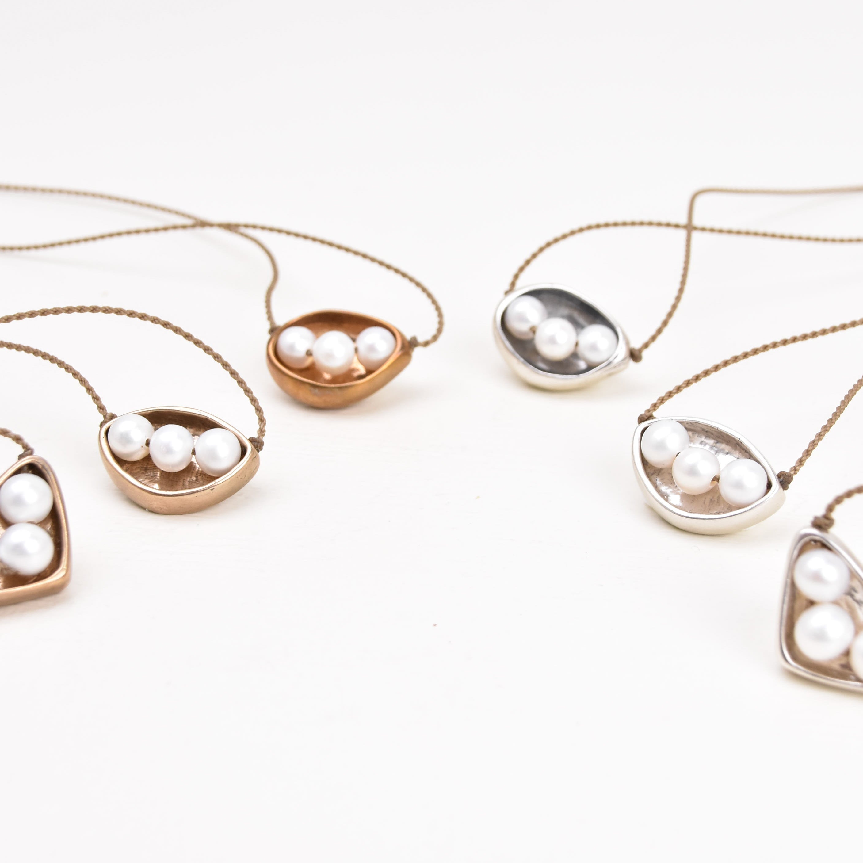 Tula Blue Metals | White Pearl