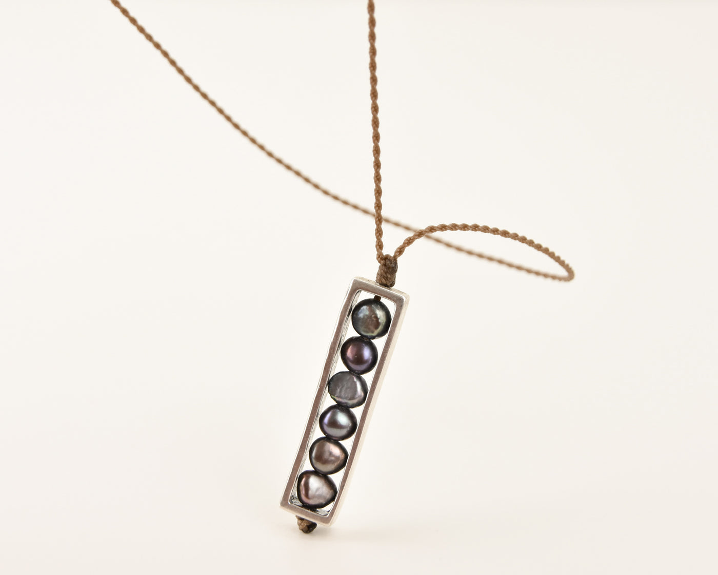 Terra-1379-Peacock Pearl Baroque Small